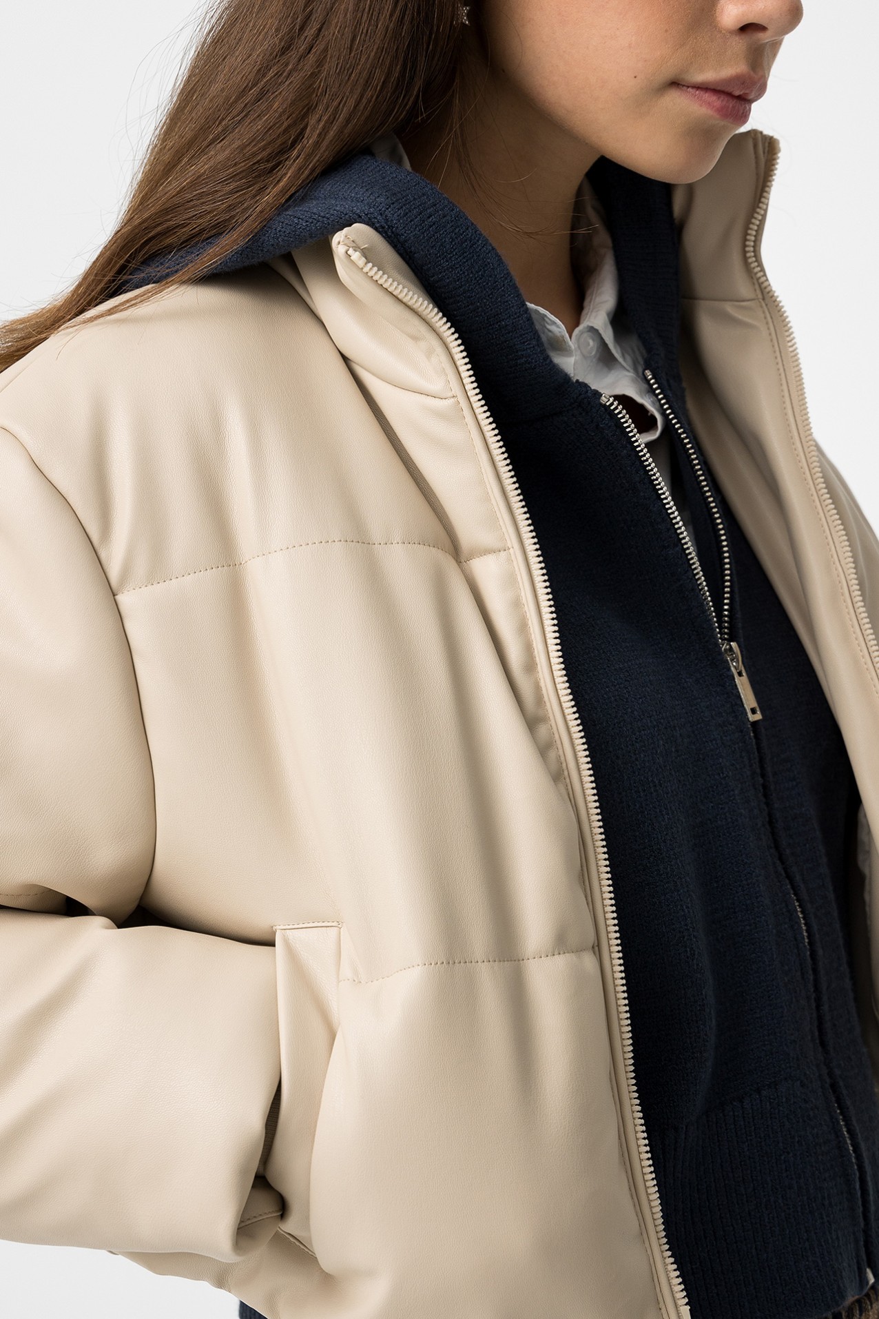 Chaqueta Cropped Acolchada Efecto Piel