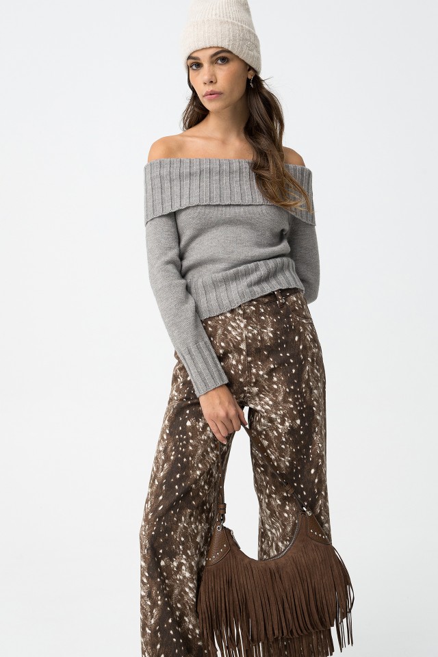 Cropped Sweater with Bare Shoulders