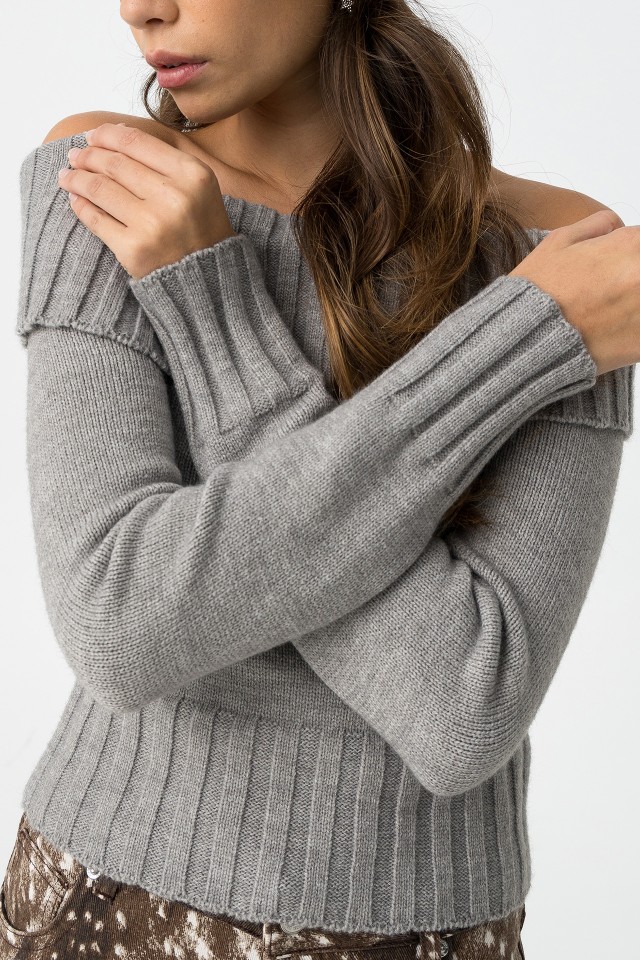 Cropped Sweater with Bare Shoulders