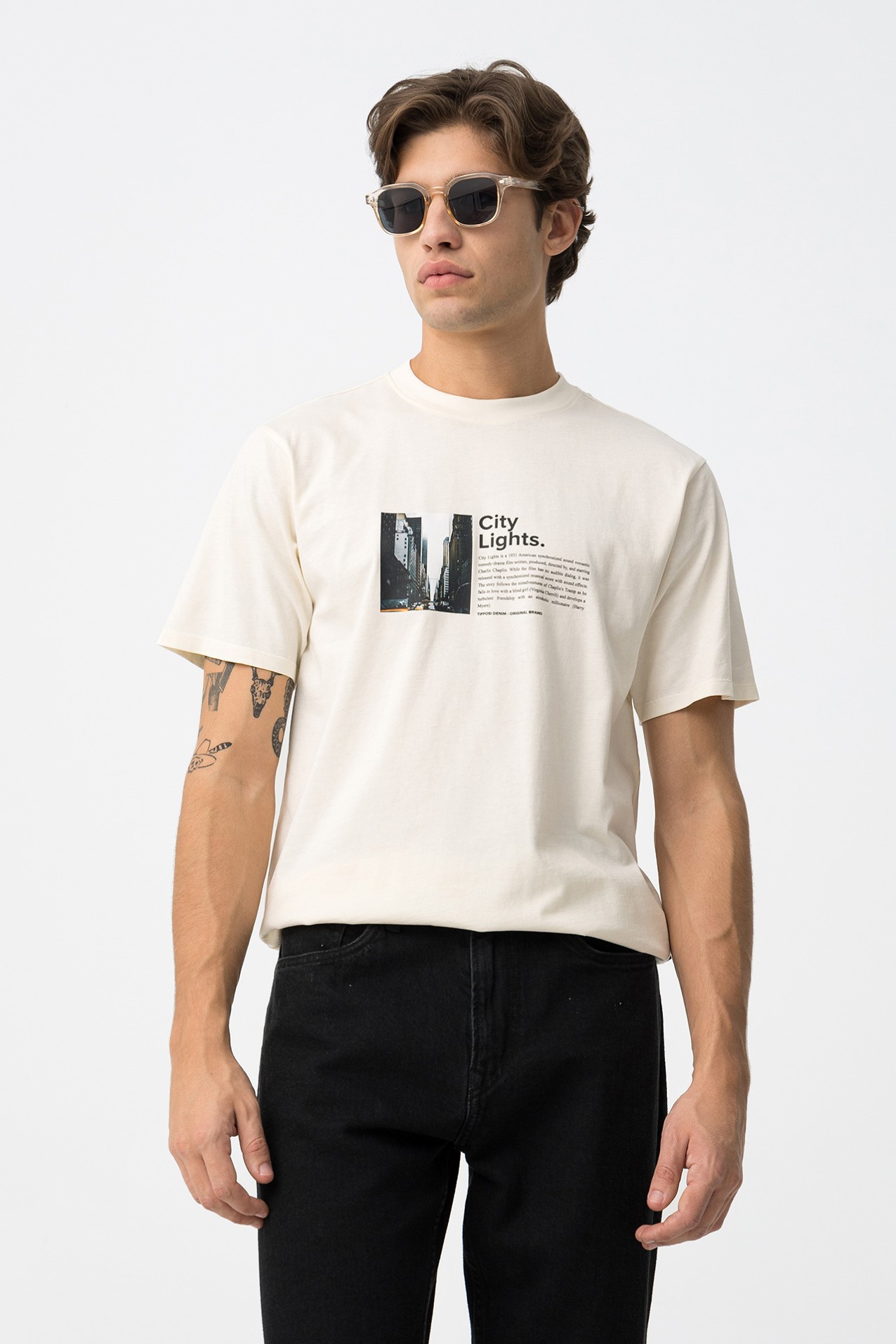 T-shirt com Fotografia Estampada
