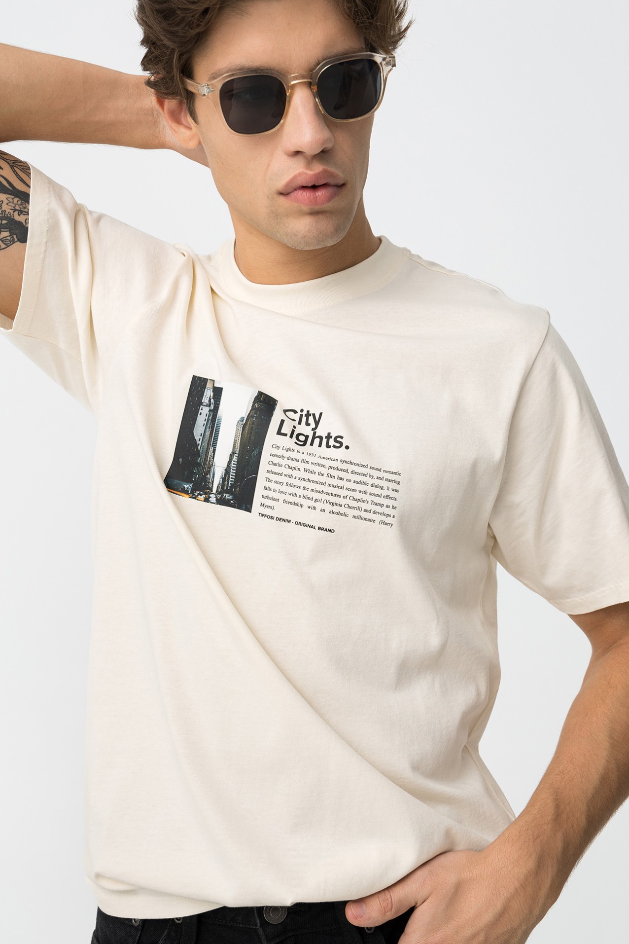 T-shirt com Fotografia Estampada