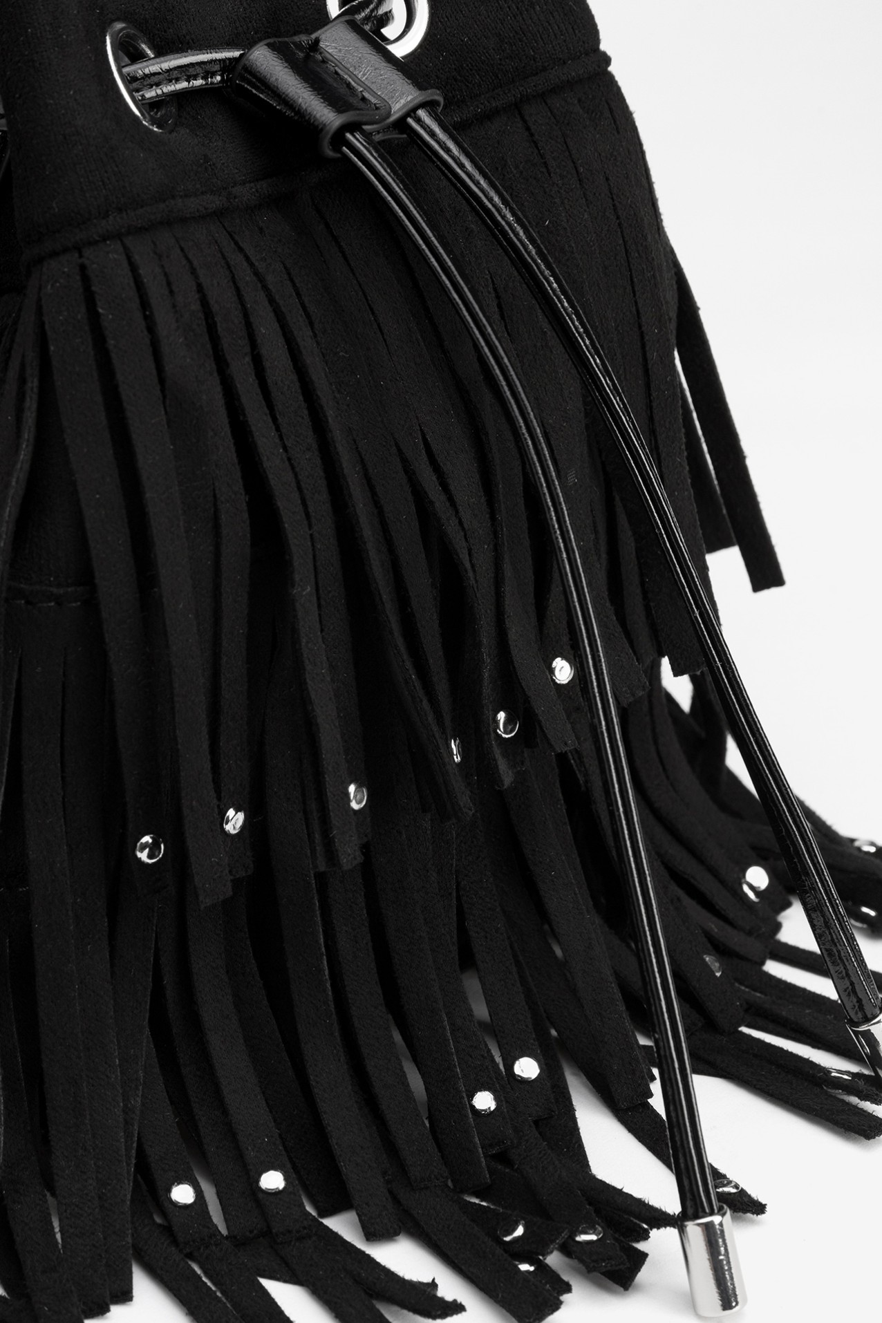 Bolso Bucket Flecos Negro