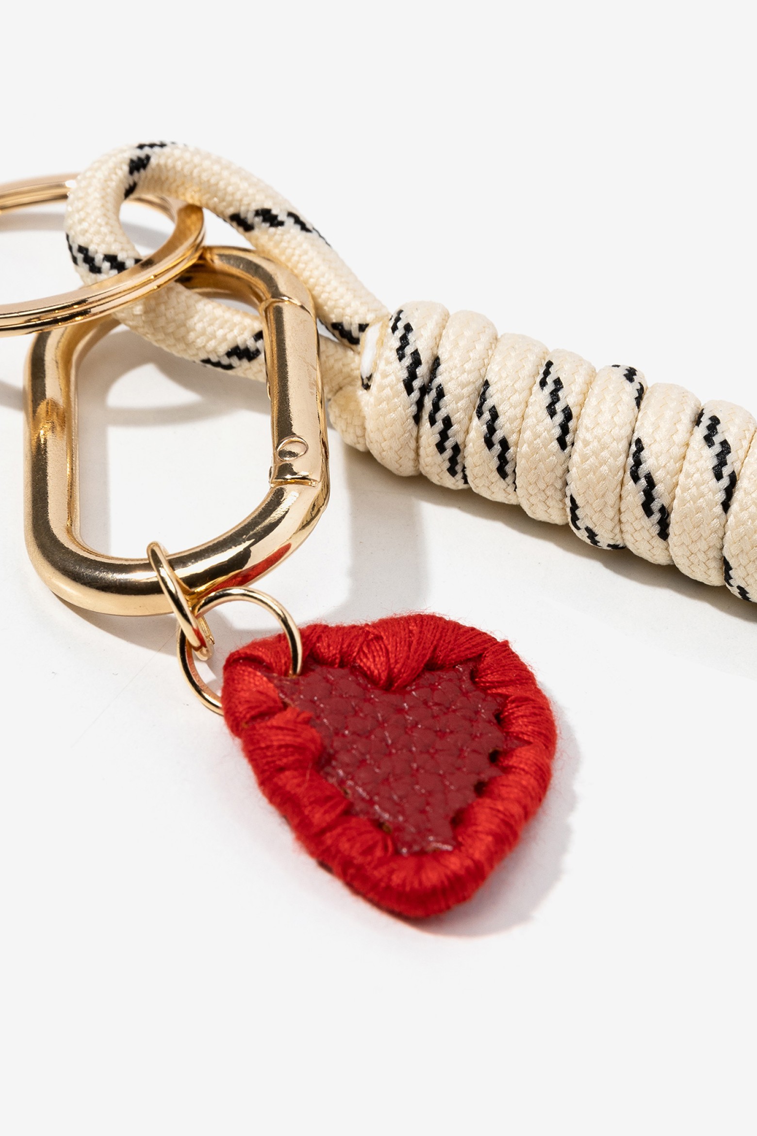 Porta-Chaves com Detalhes Dourados