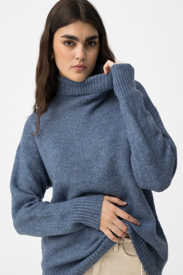 Relaxed Sweater with Metallic Thread
