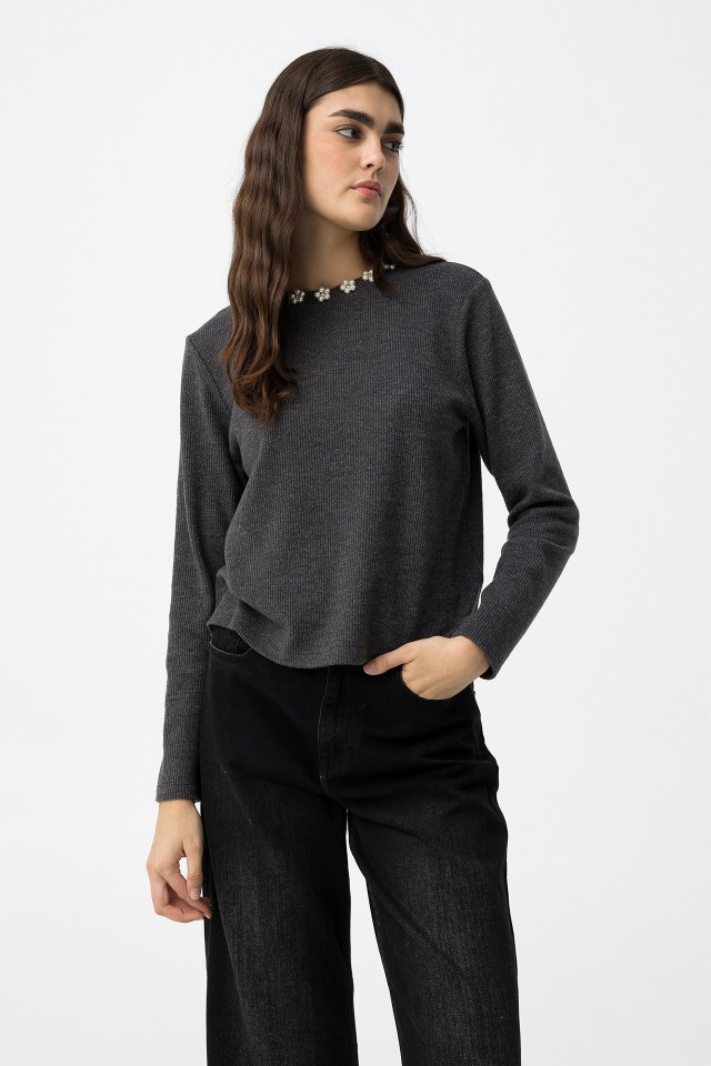 Knit Sweater with Appliqus