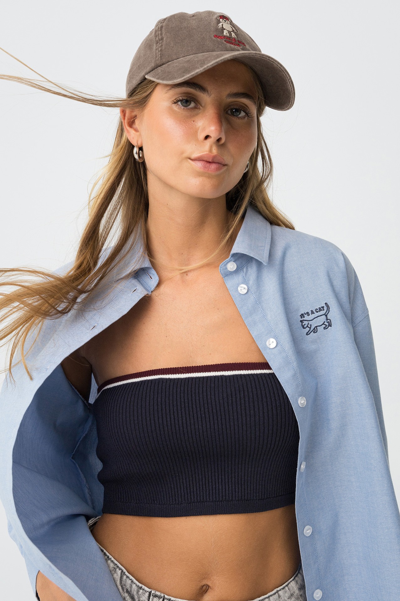 Camisa Oversized Gato Bordado