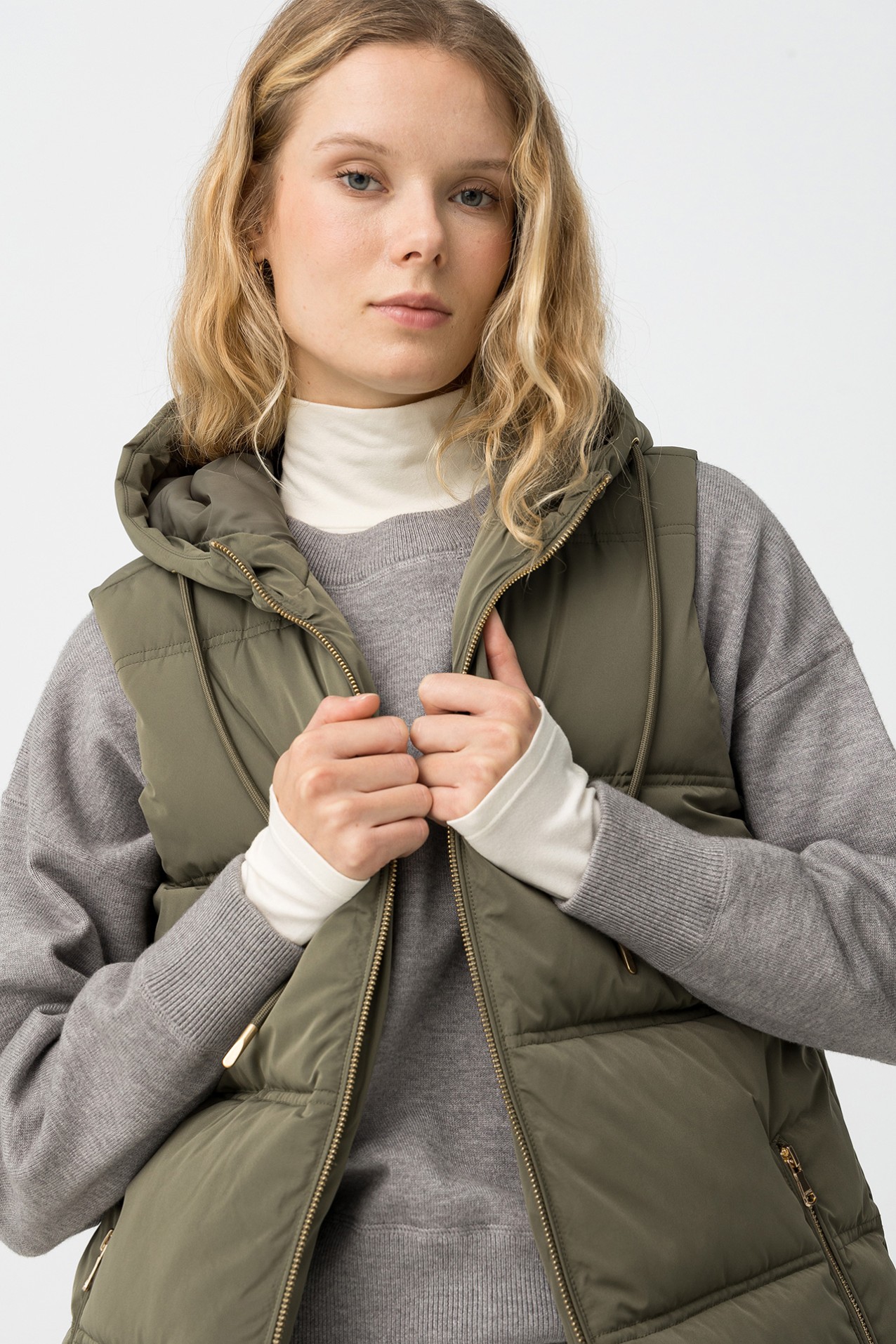 Colete Acolchoado com Capuz