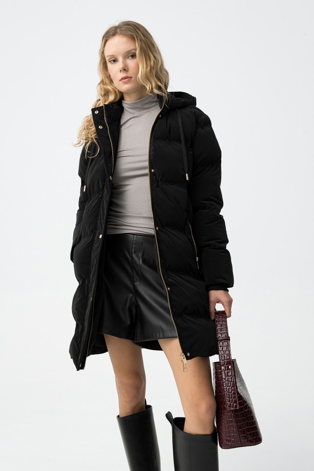 Casaco comprido acolchoado preto