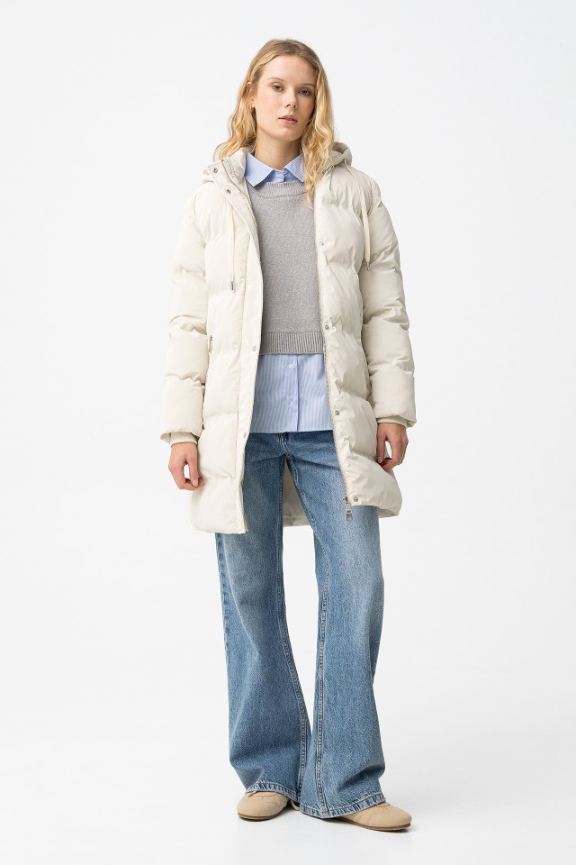 Abrigo largo acolchado crudo