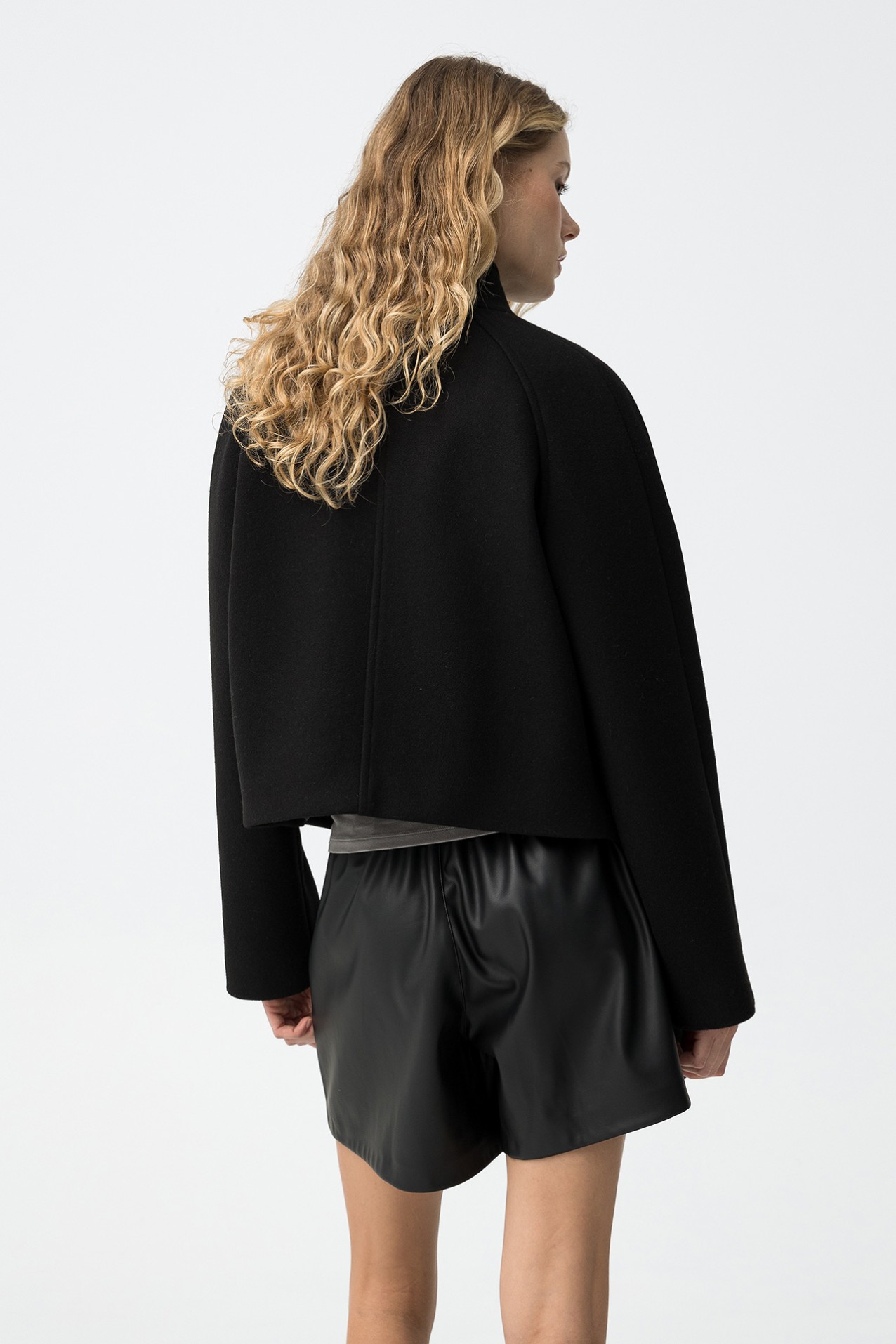 Relaxed fit jacket with metal buttons