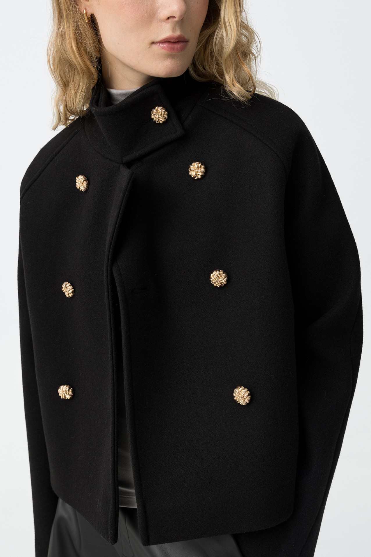 Relaxed fit jacket with metal buttons