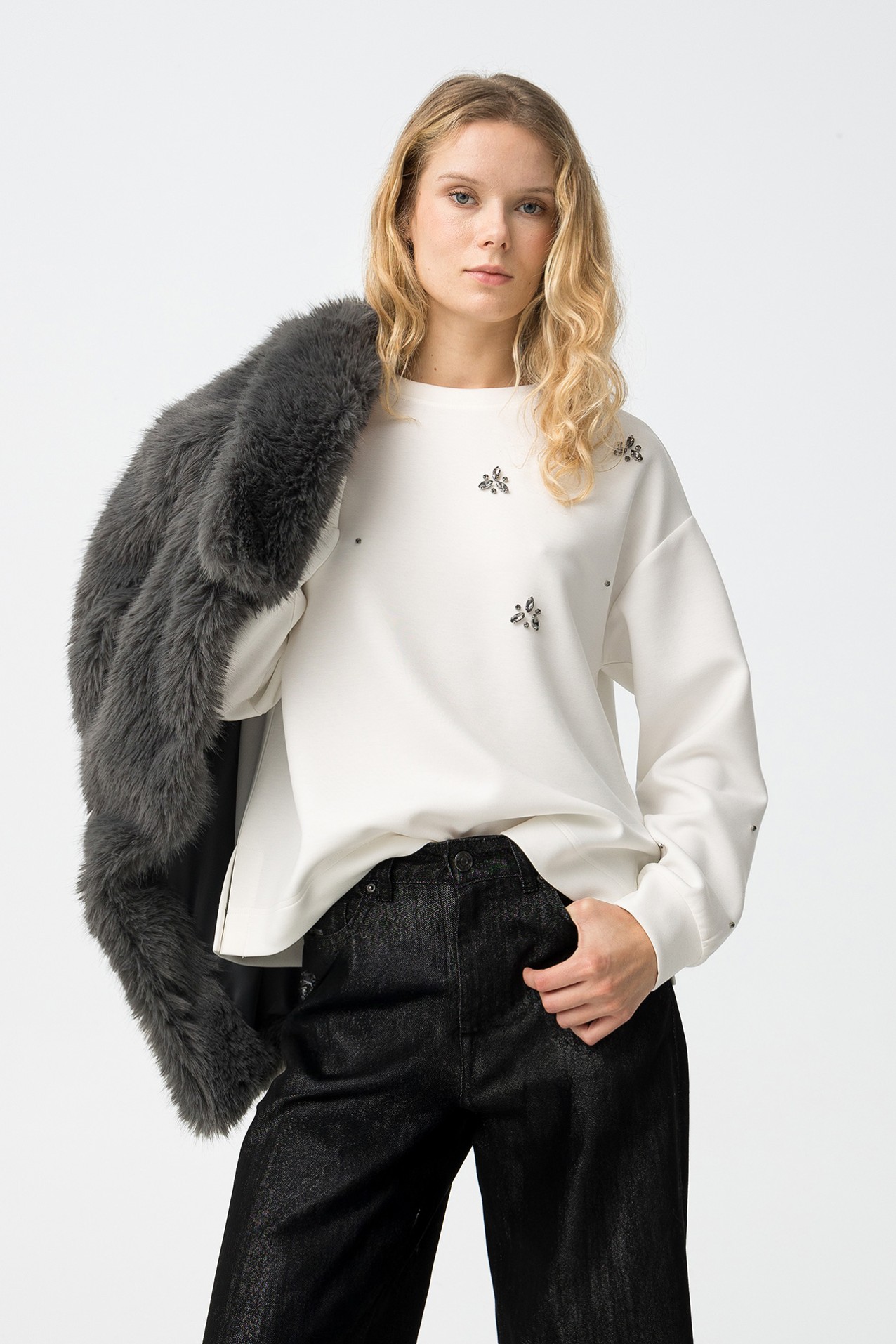 Sudadera Blanca Detallada