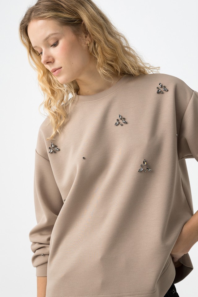 Sudadera beige con detalles