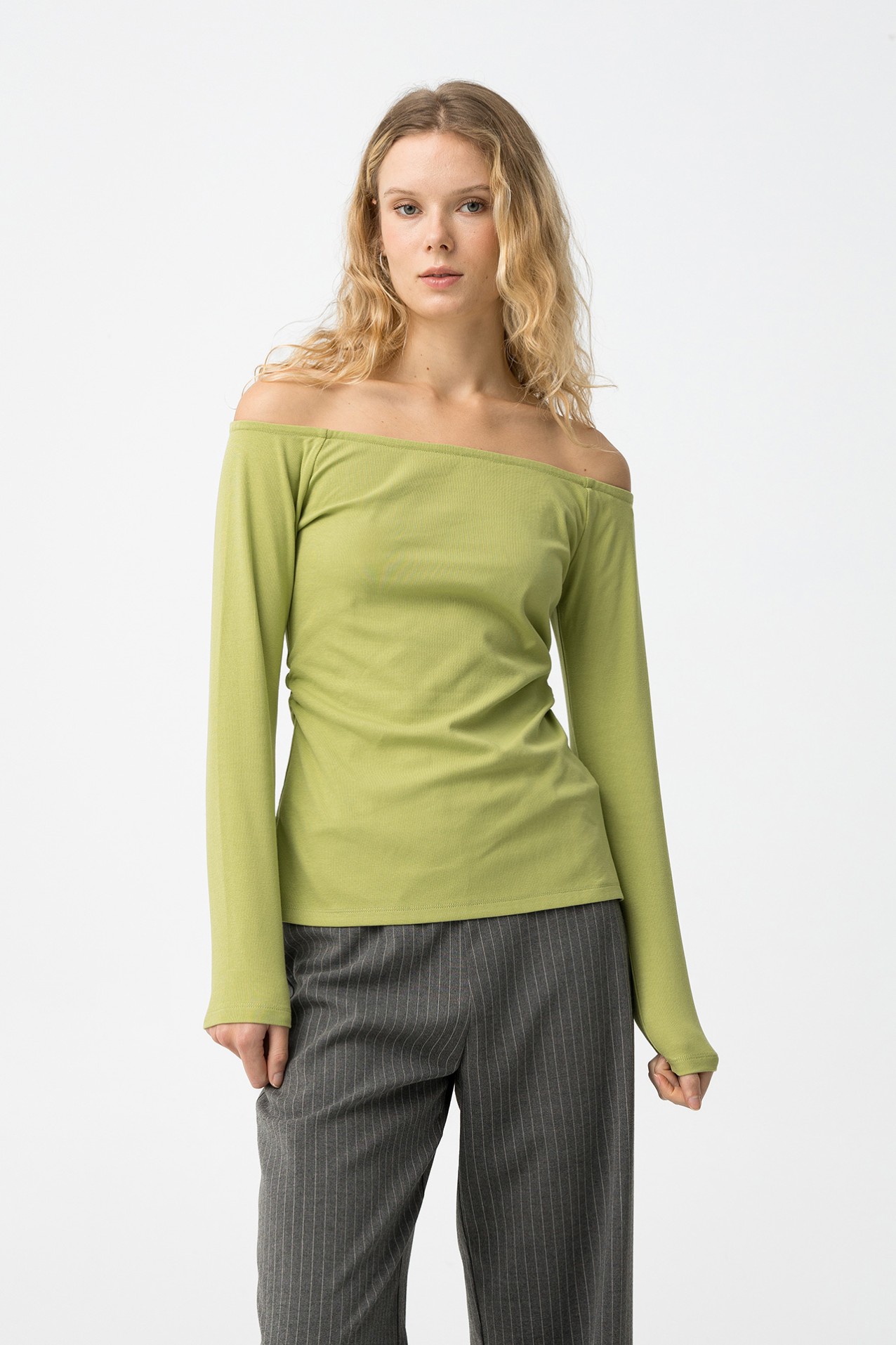 T-shirt verde manga larga