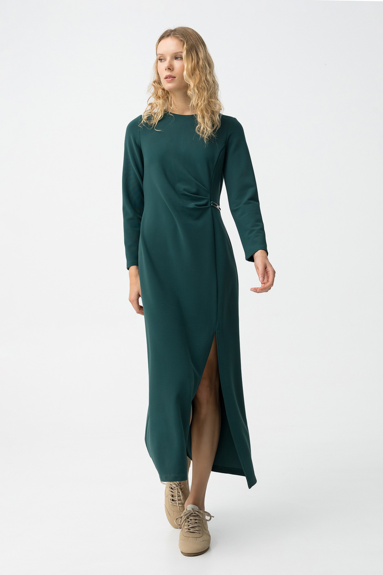 Vestido verde con fenda