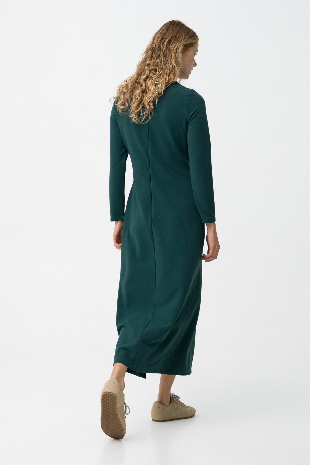 Vestido verde con fenda