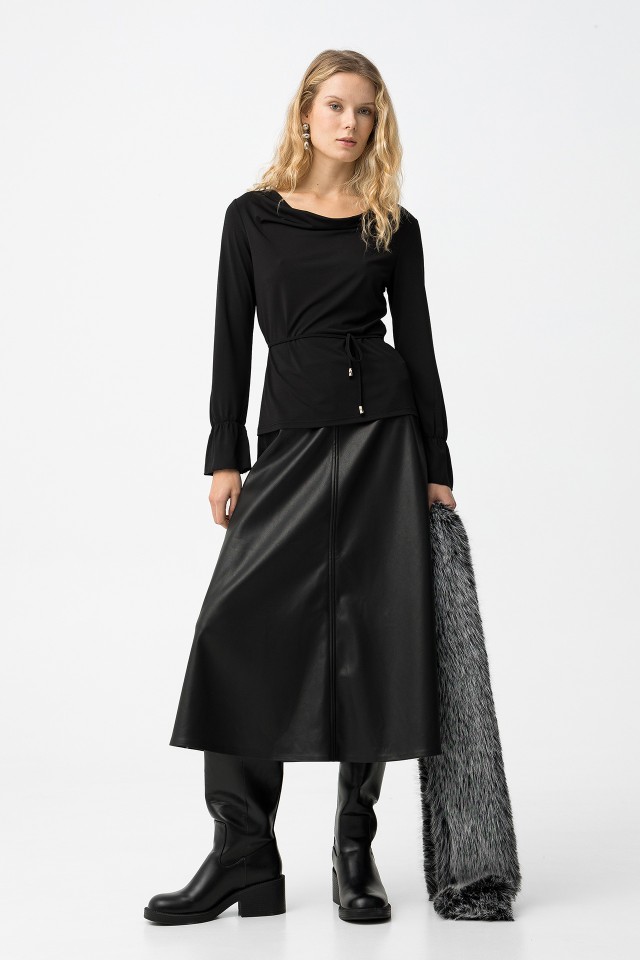 Saia Midi Preta Elegante