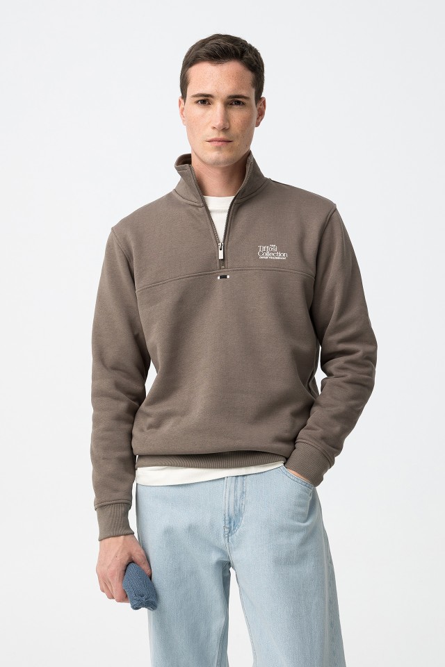 Sweatshirt Castanha com Fecho