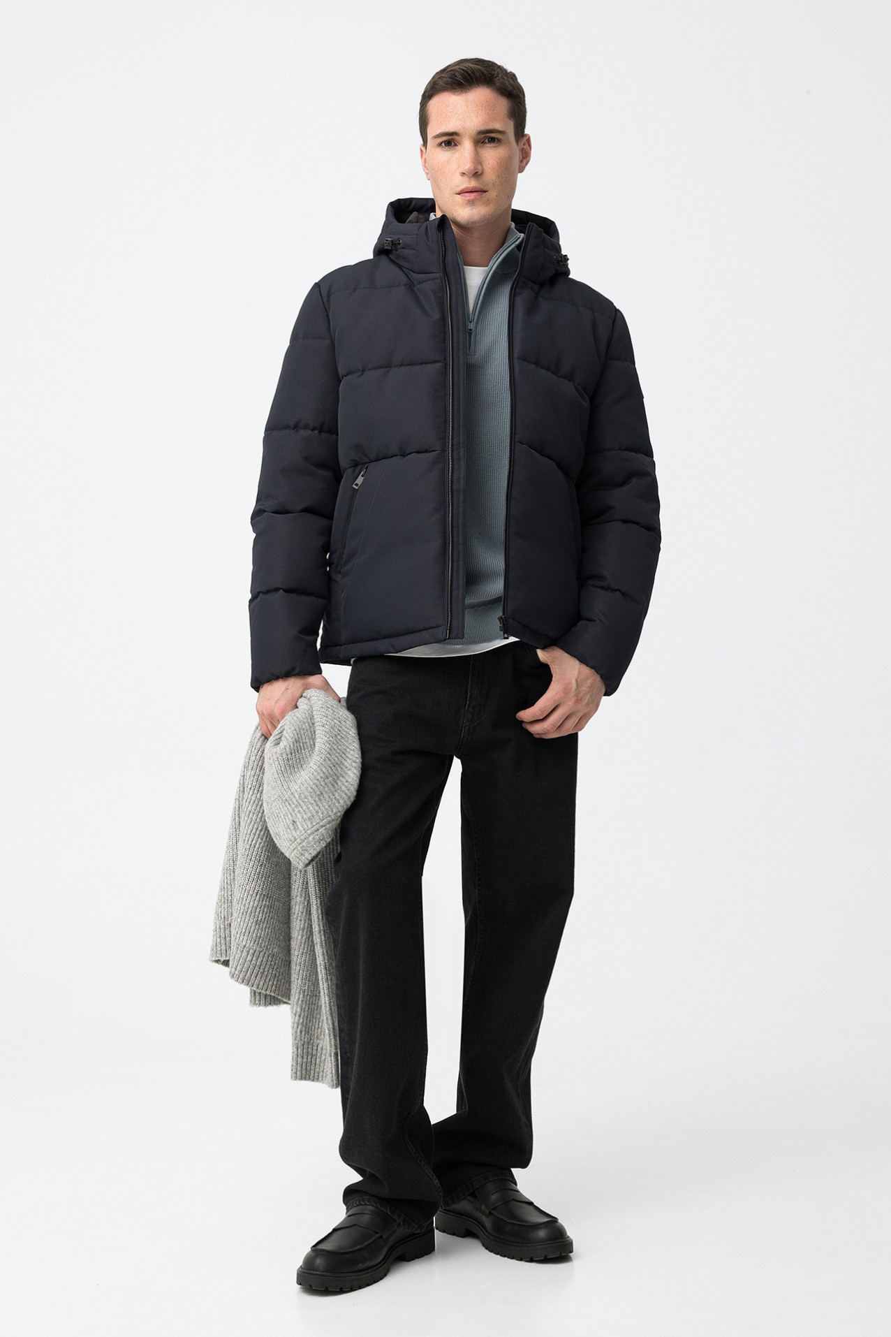 Chaqueta azul con capucha