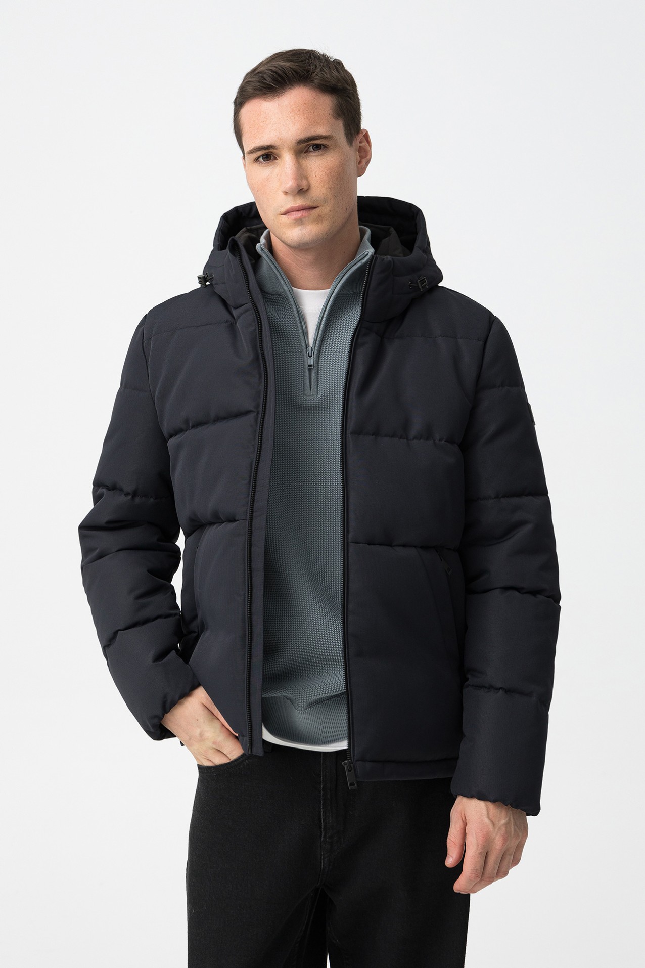 Chaqueta azul con capucha