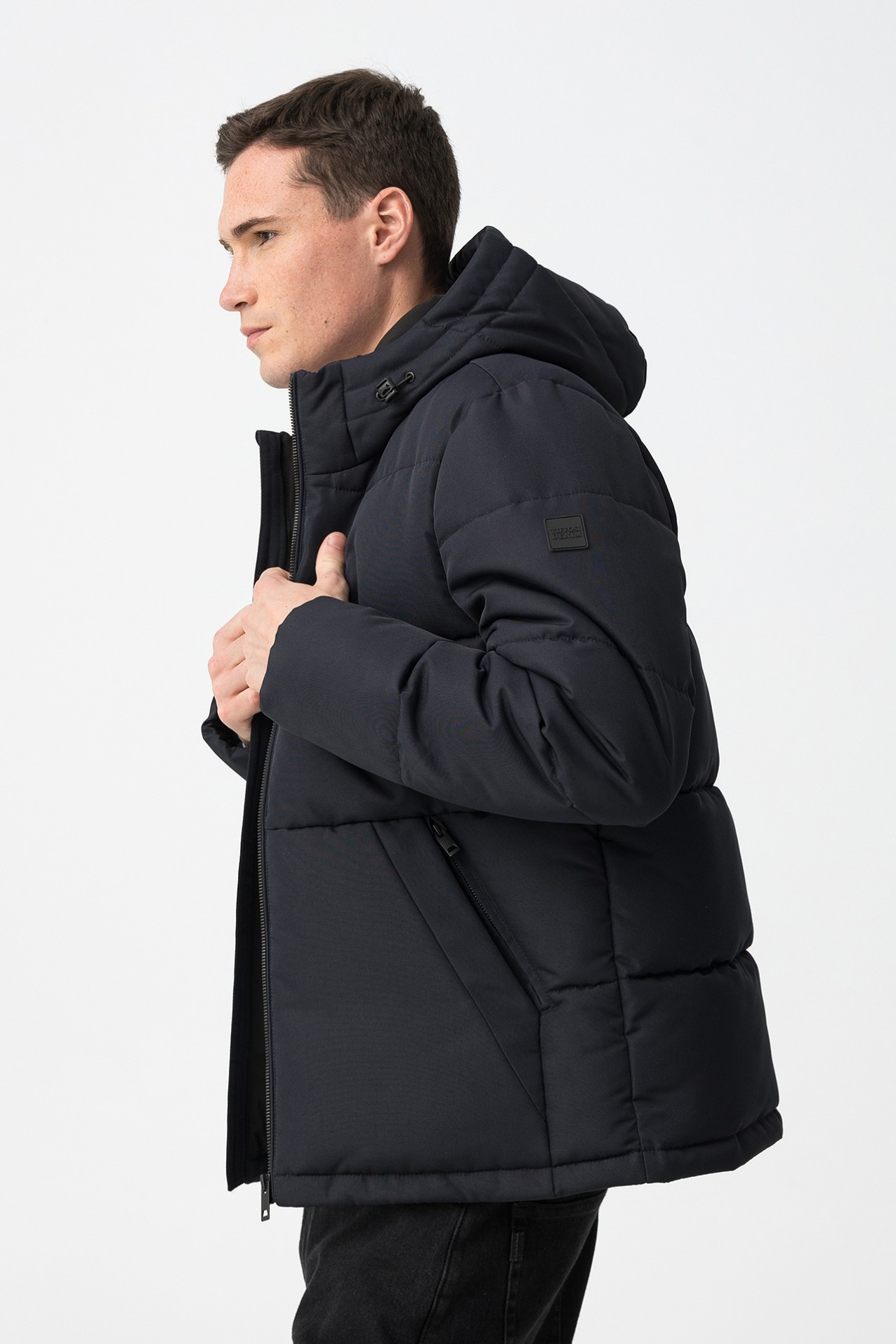 Chaqueta azul con capucha