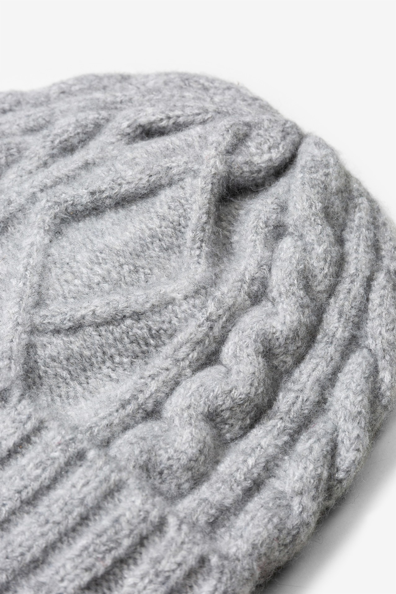 Smooth Hat with Braided Effect