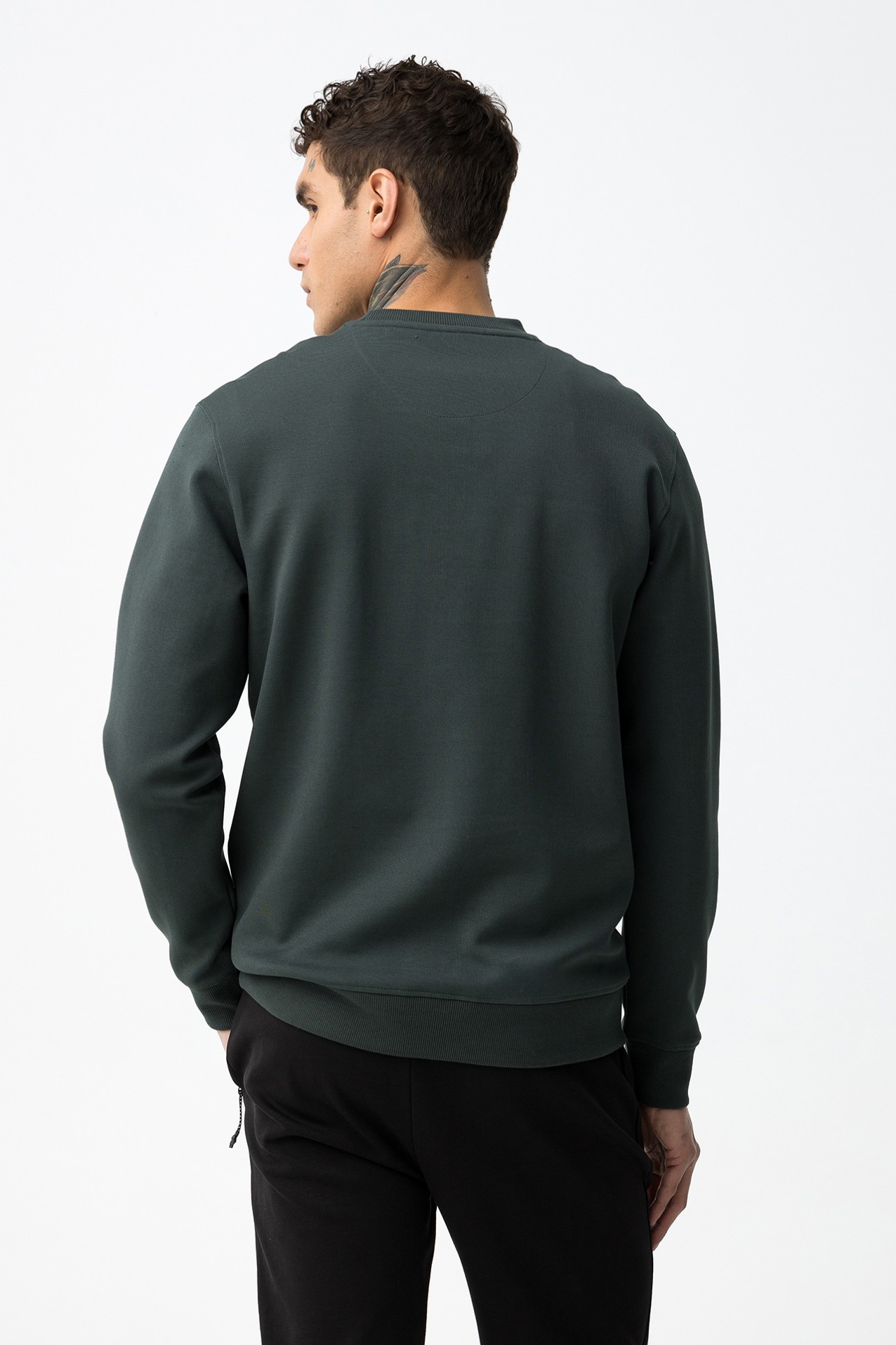 Sweatshirt com bolso de z�per