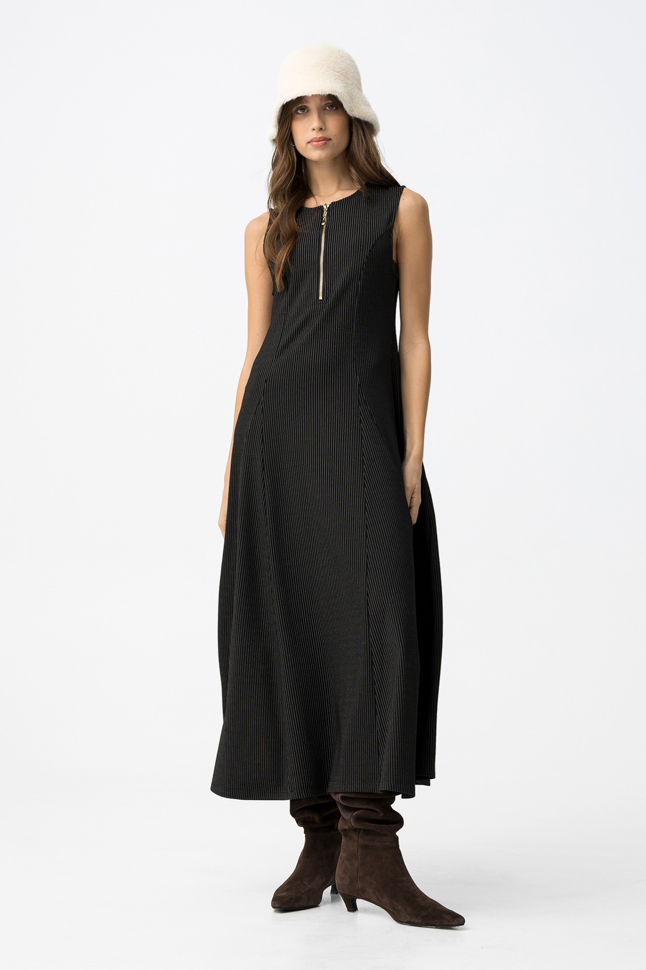 Vestido preto sem mangas