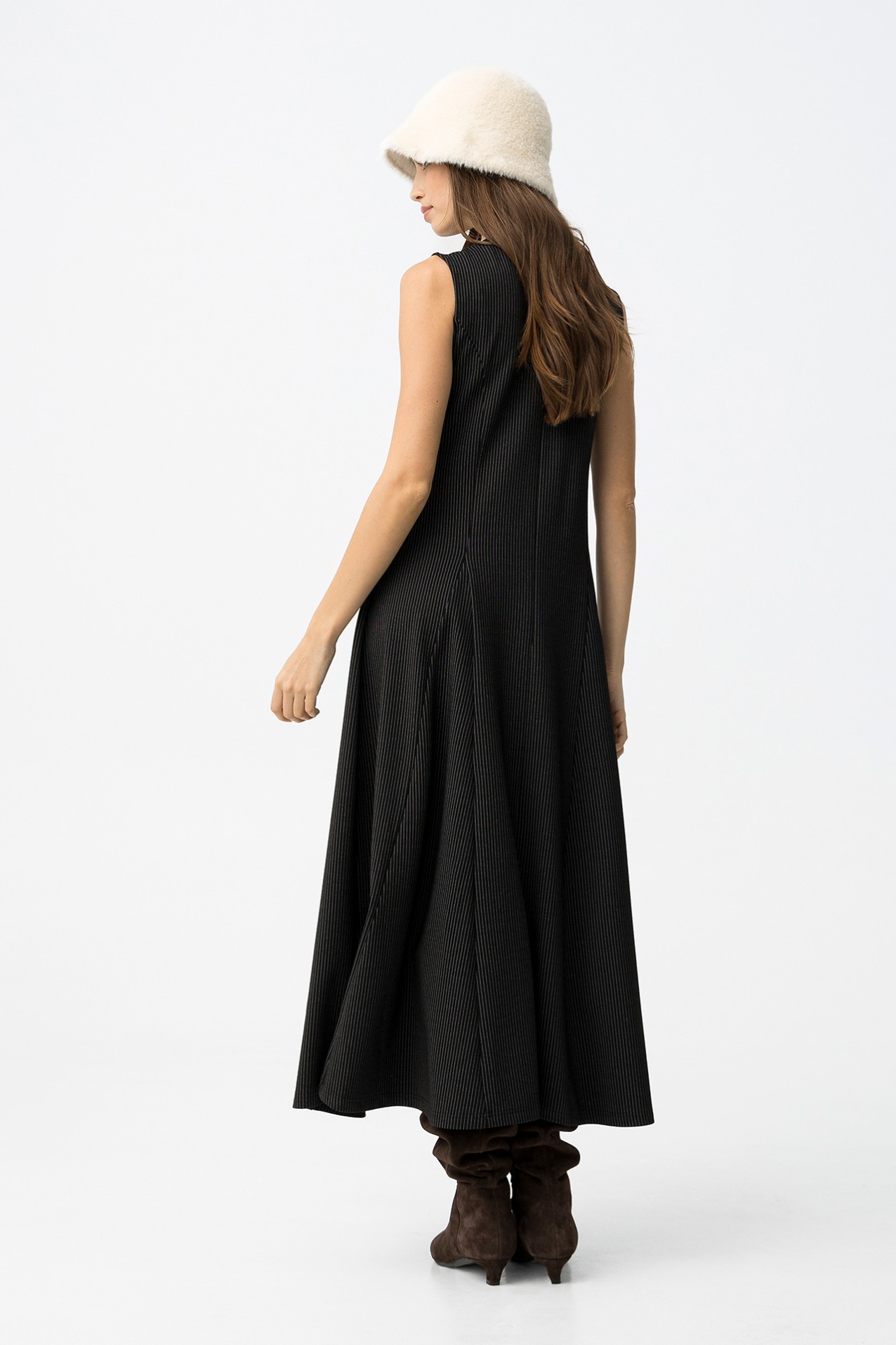 Vestido preto sem mangas