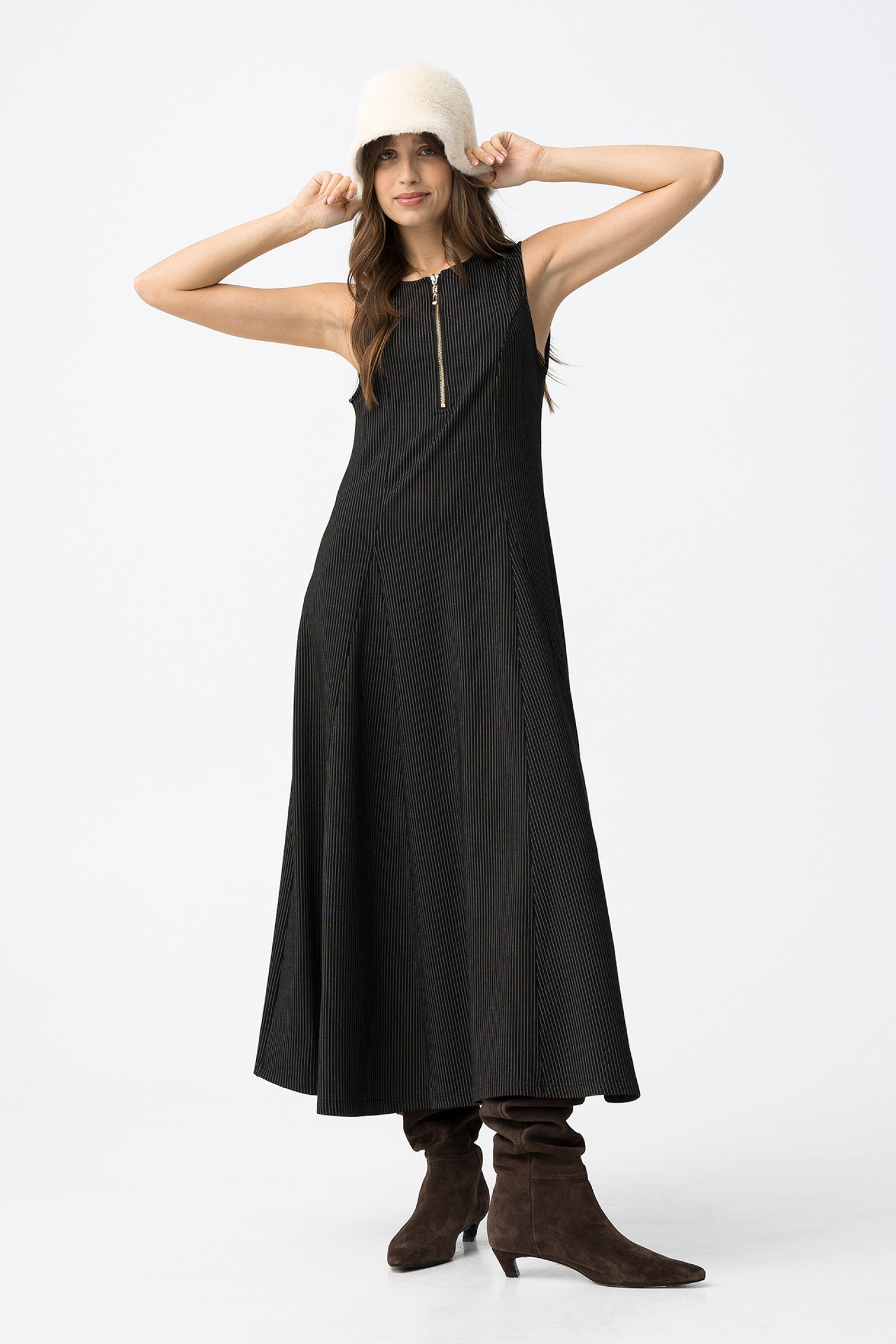 Vestido preto sem mangas