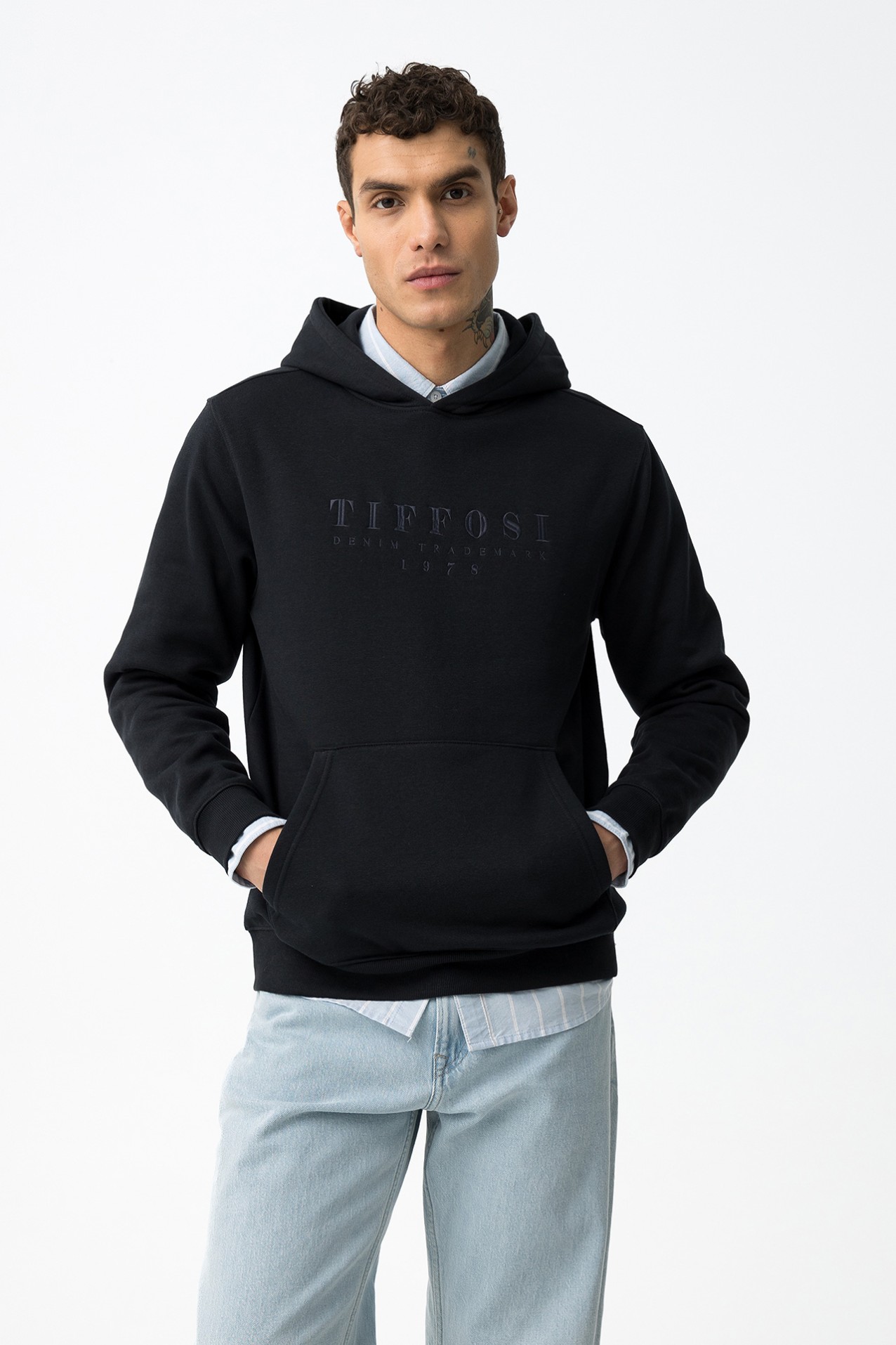 Hoodie Regular Fit com Bordado Frontal