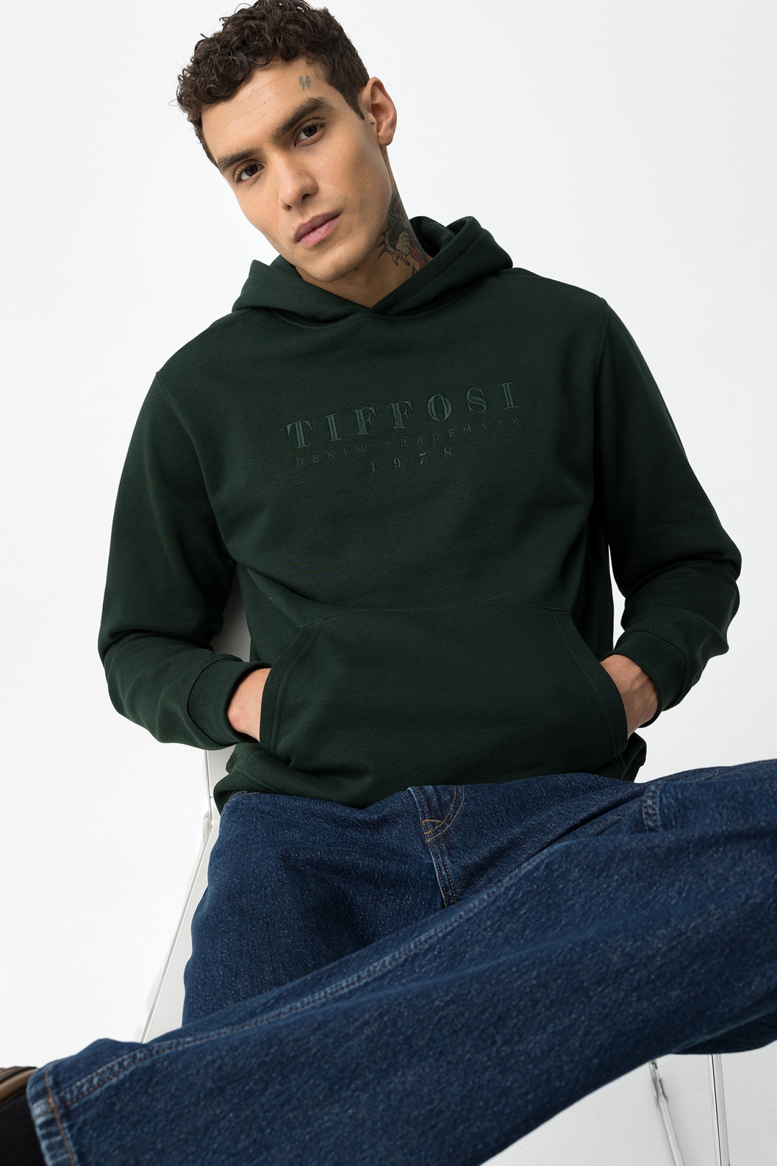 Hoodie Regular Fit com Bordado Frontal