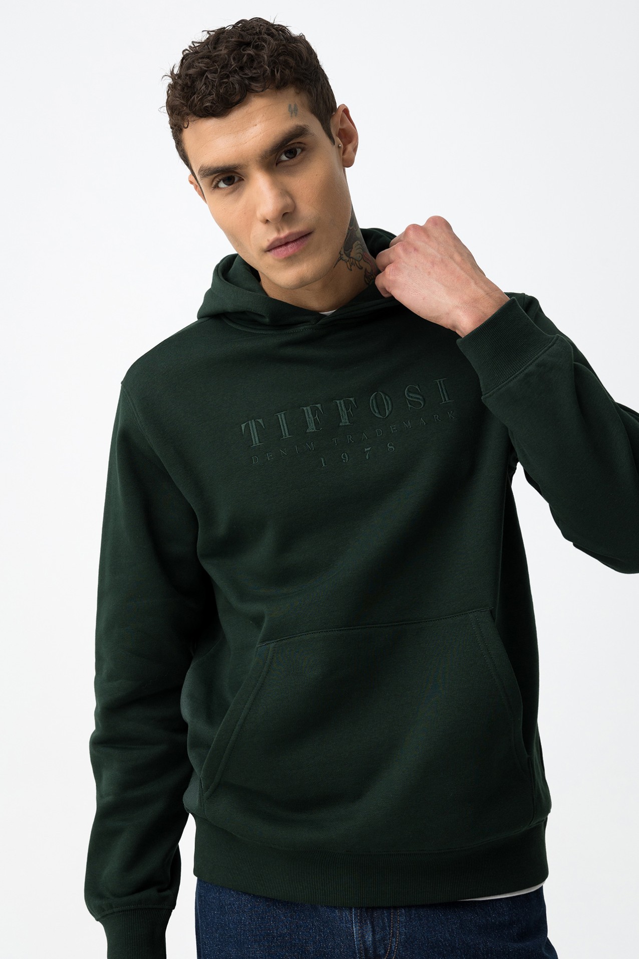 Hoodie Regular Fit com Bordado Frontal
