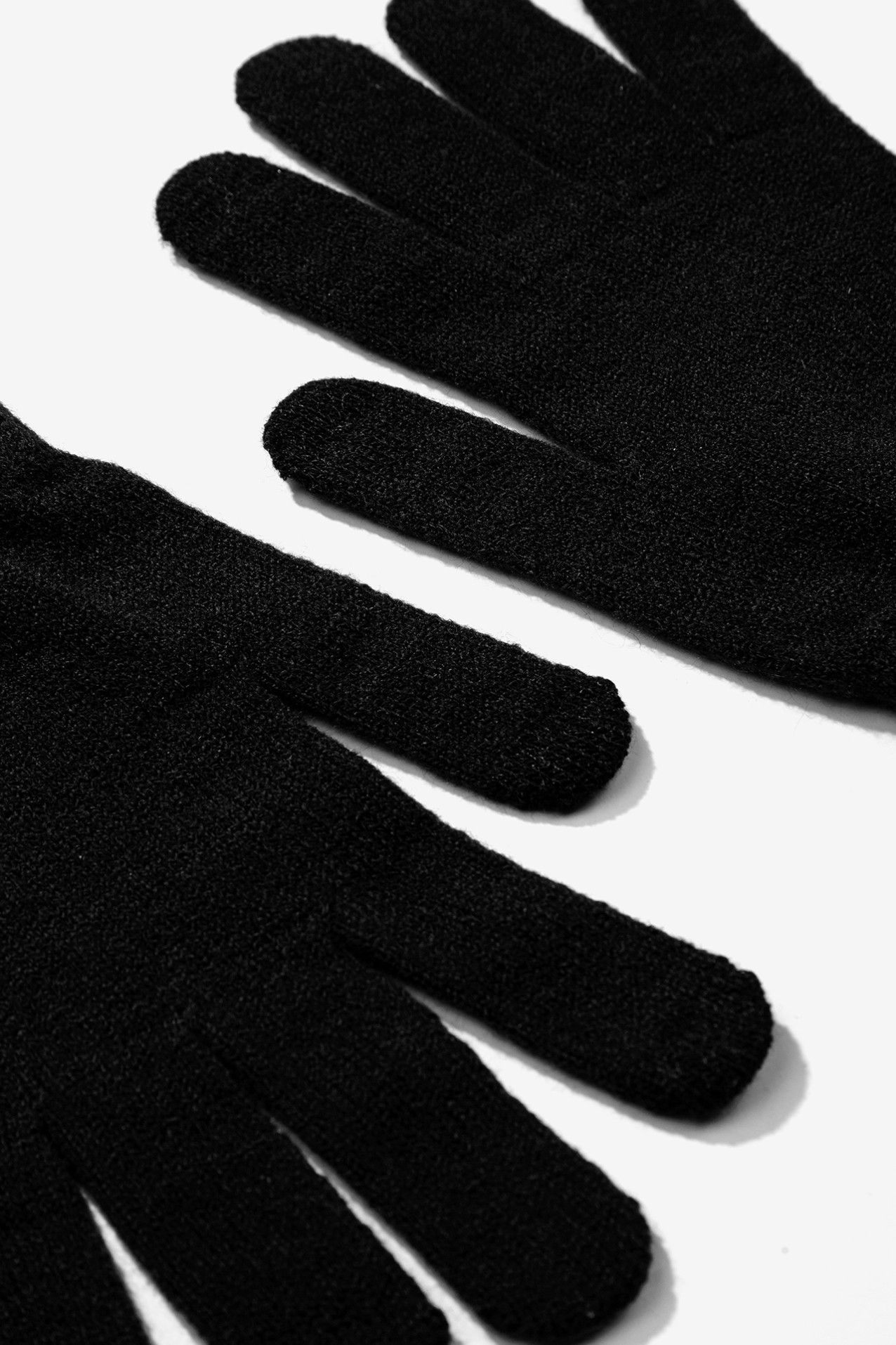 Black Minimalist Knit Gloves