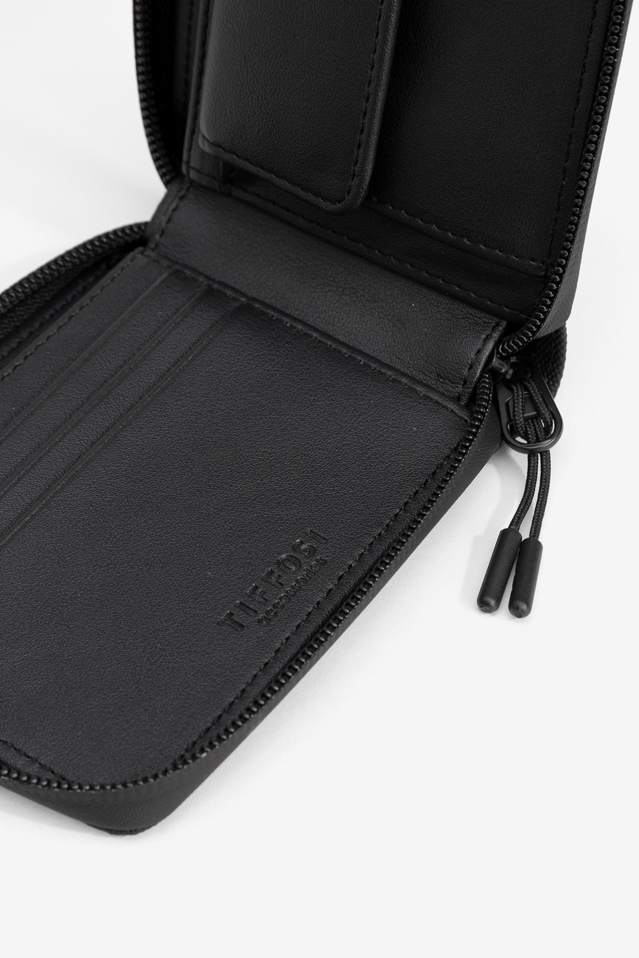 Porta-moedas preto compacto