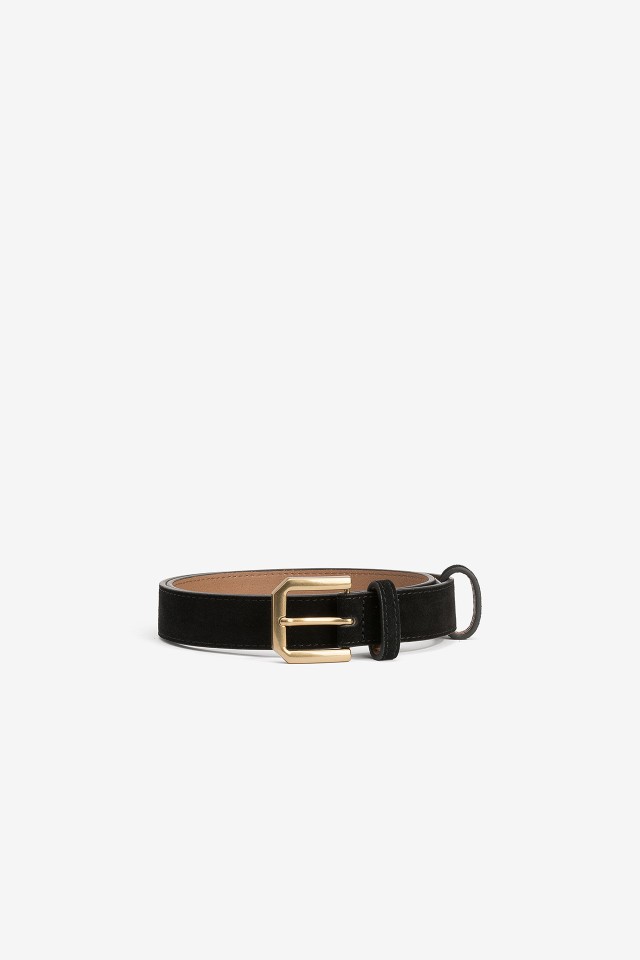Cintur�n negro con hebilla dorada