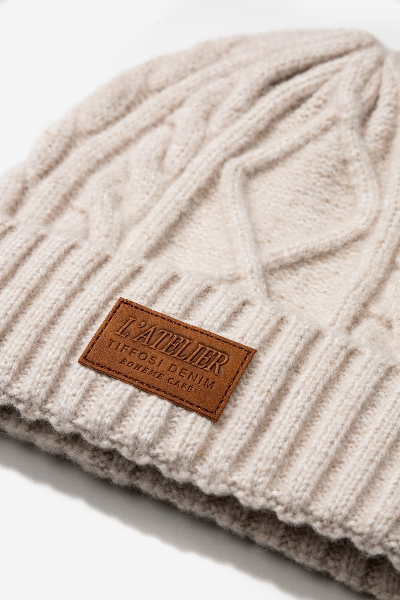 Men�s Cream Cable-Knit Beanie