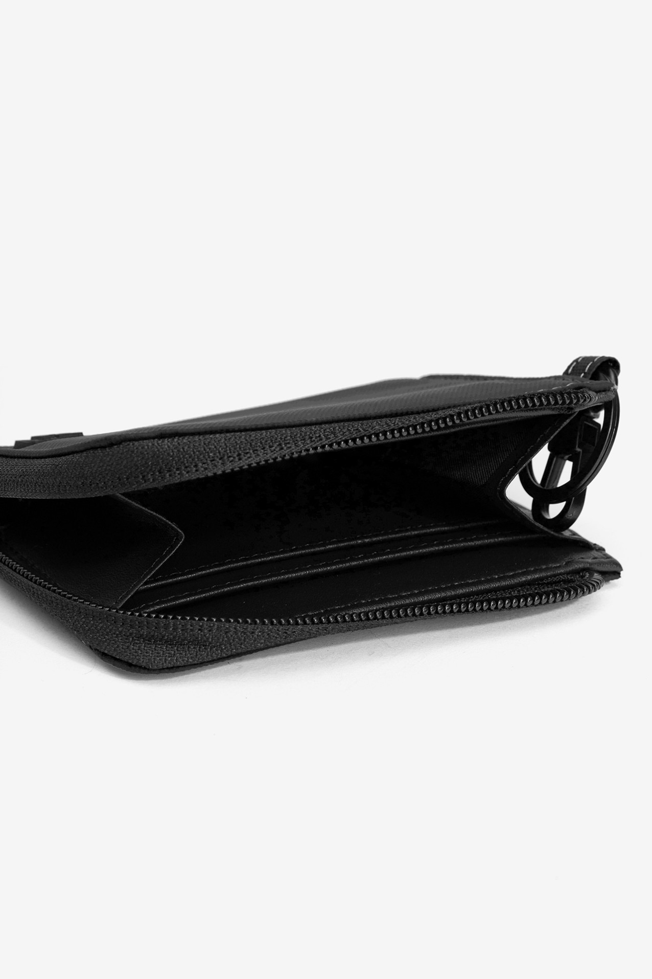 Monedero negro compacto