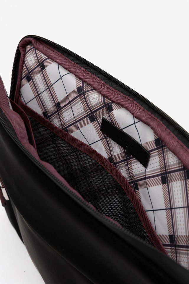 Matte Black Slim Pouch Matte Black Slim Pouch