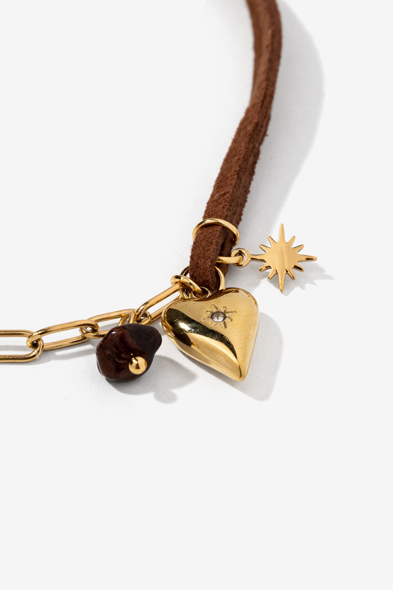 Pulsera dorada con charms