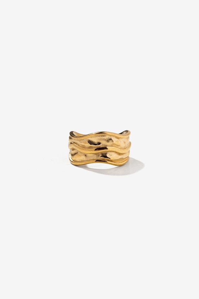 Bold Wavy Gold Ring