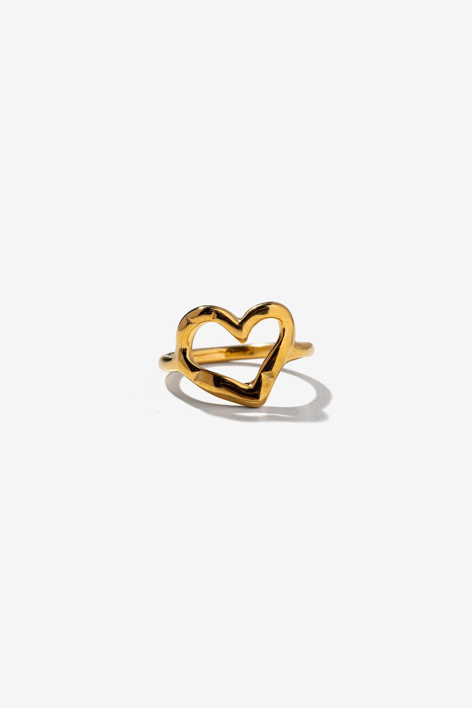Anel dourado com coração
