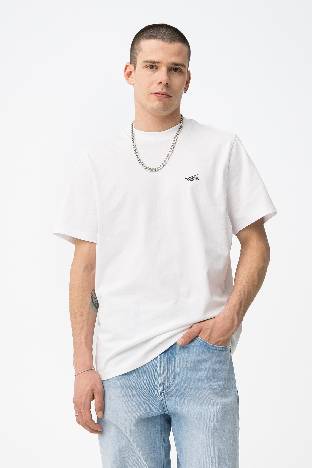 Camiseta Blanca Estilo Urbano