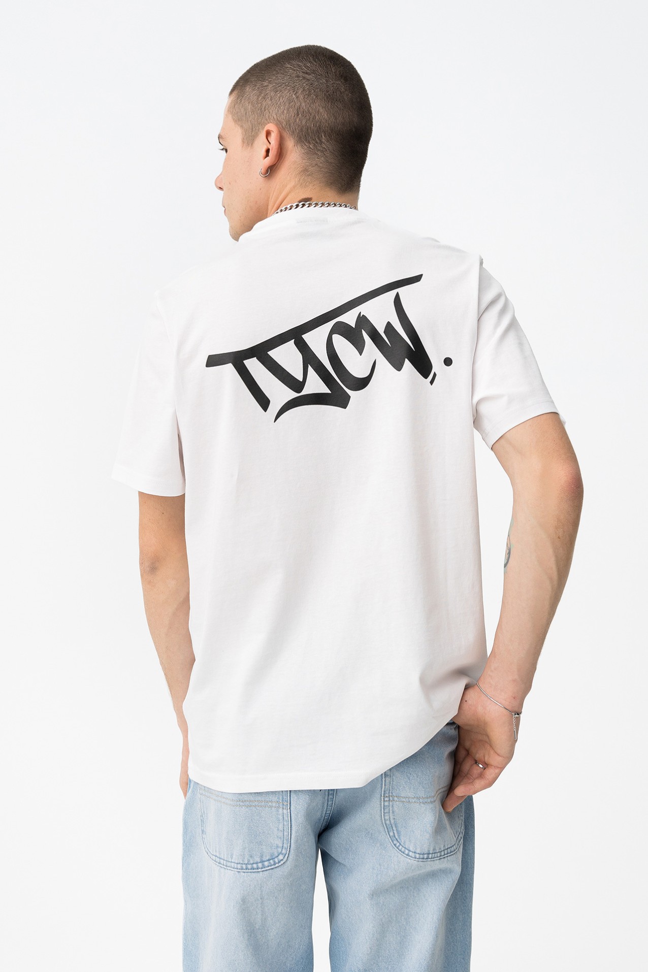 Camiseta Blanca Estilo Urbano
