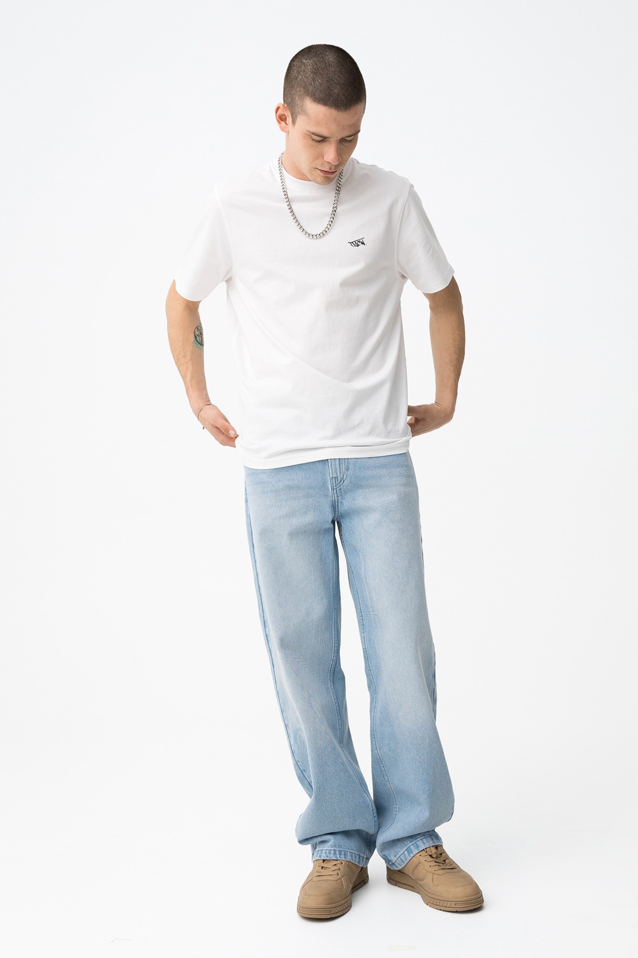 Camiseta Blanca Estilo Urbano