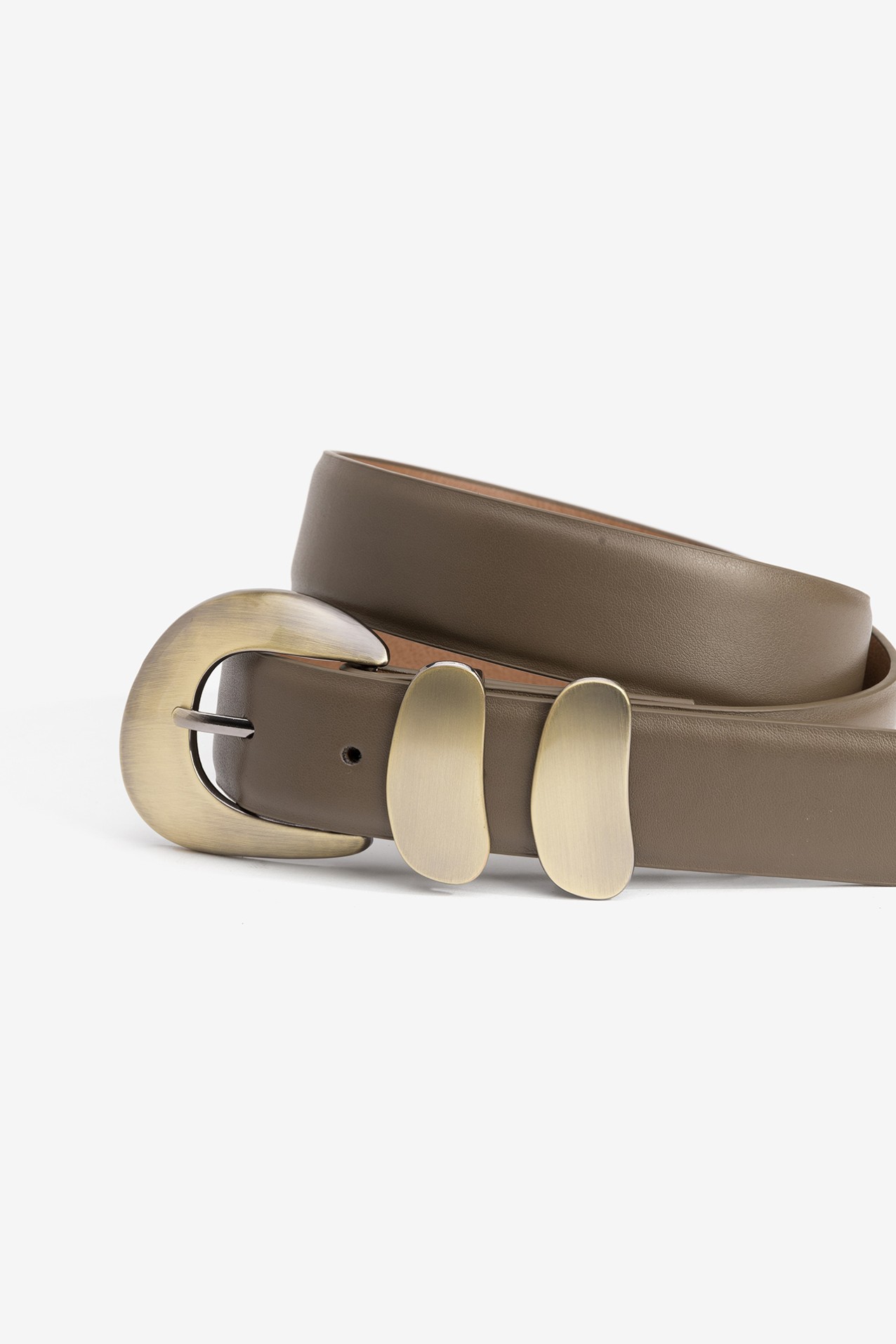 Chunky beige belt gold detail