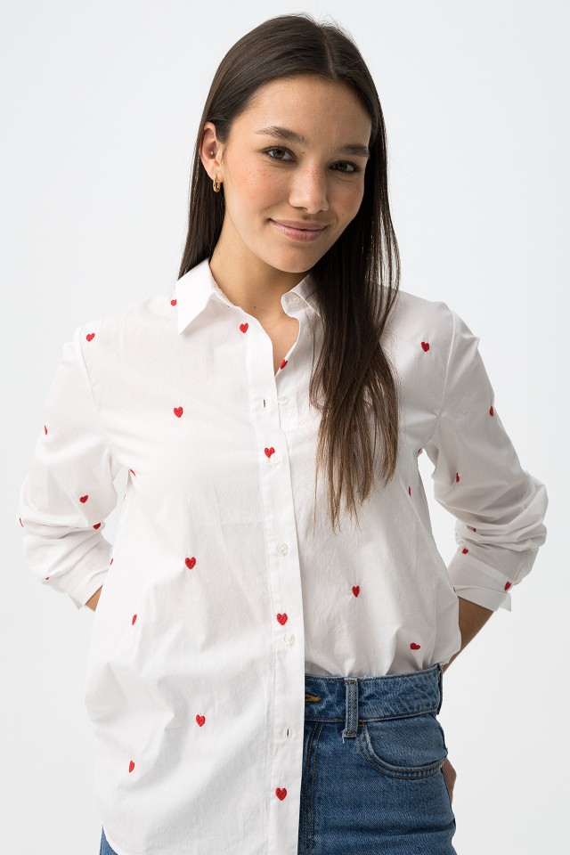 Camisa blanca con corazones Camisa blanca con corazones