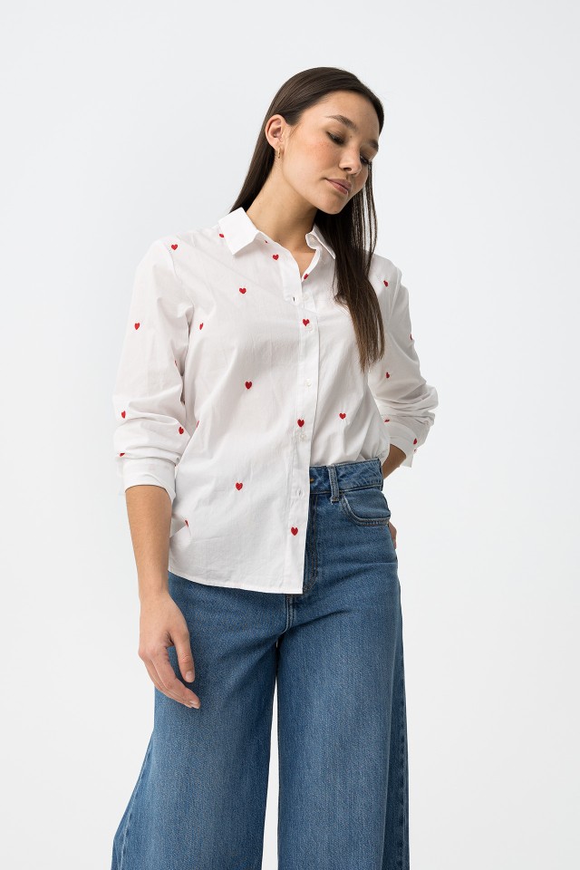 Camisa blanca con corazones Camisa blanca con corazones