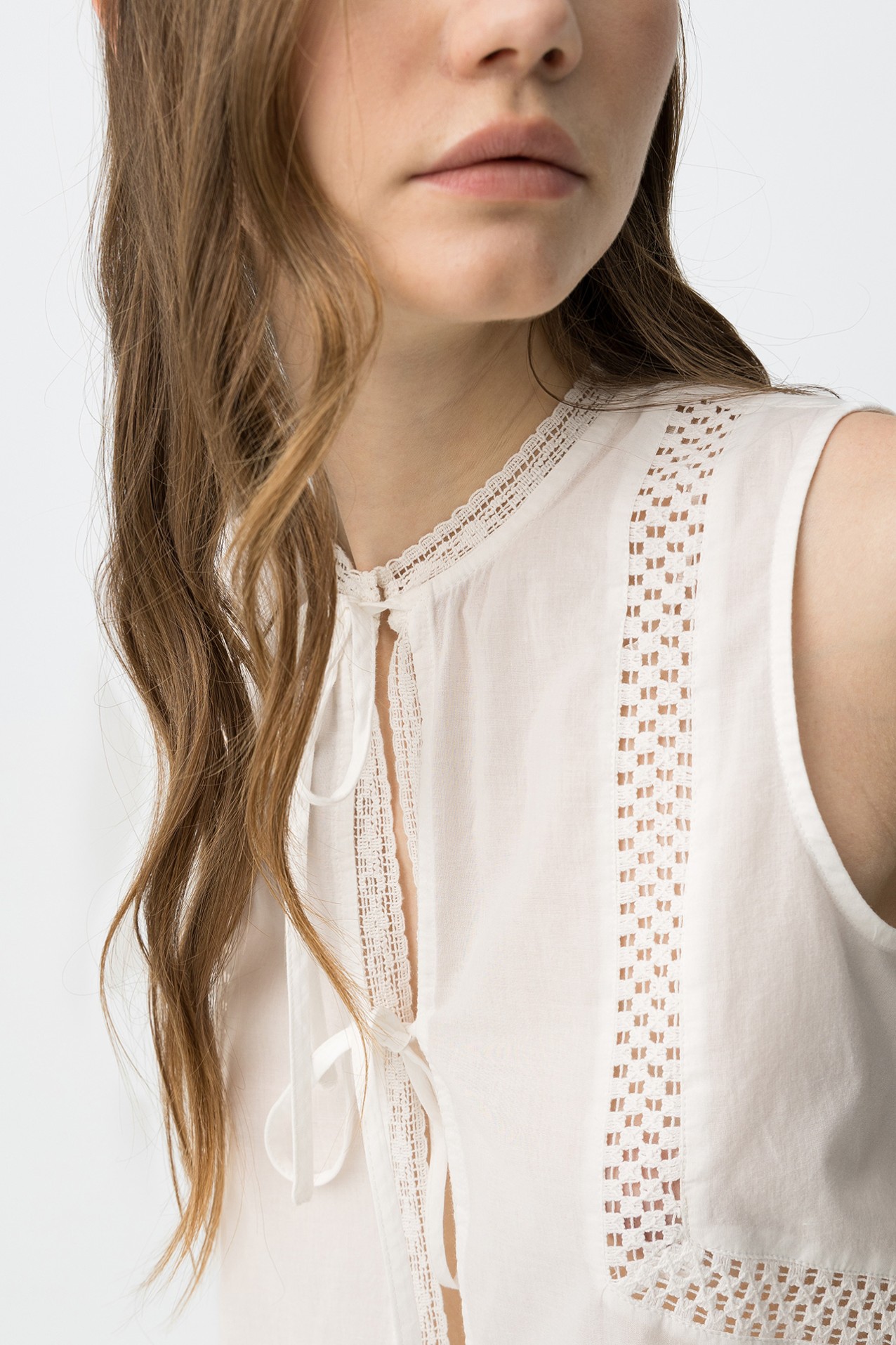 Sleeveless Lace Detail Top