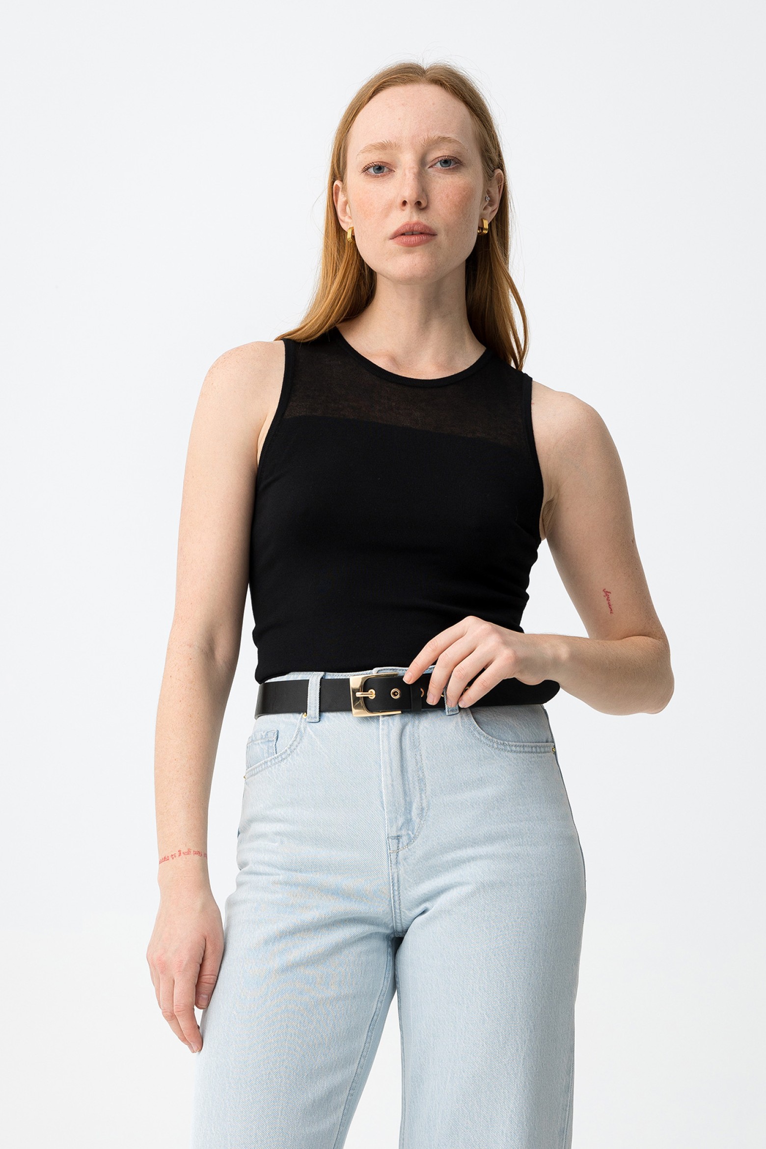 Camisola preta slim sem mangas